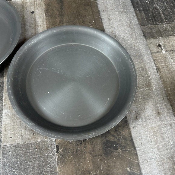 Miracle Maid USA Set of Two 9" Round Layer Cake Baking Pans 9 x 1 1/4 - Picture 2 of 7